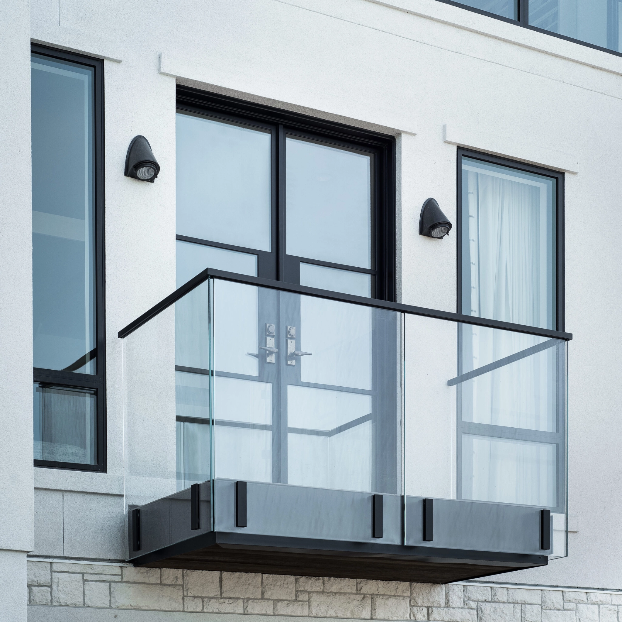 Side-mounted Ascend Talons on an outdoor balcony.