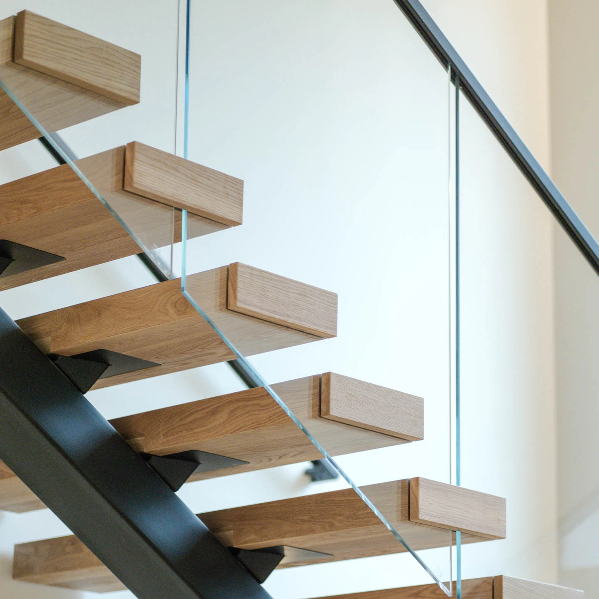 Vedera railing shown on FLIGHT Mono stairs.