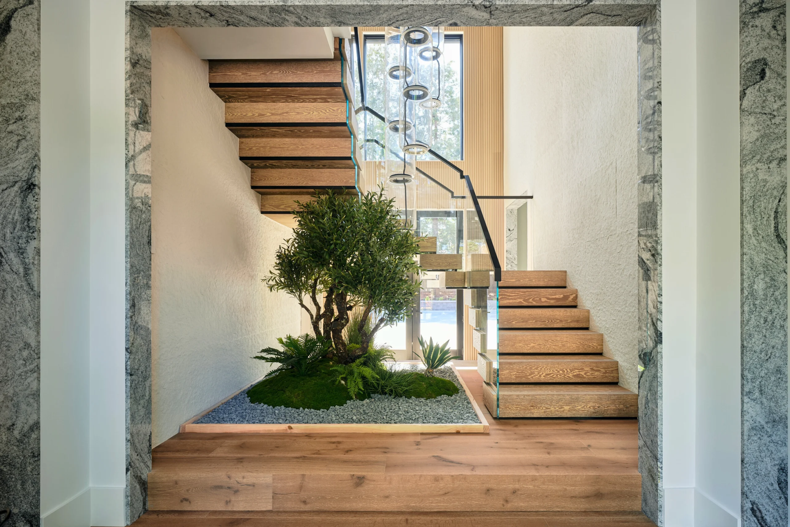 Vedera glass railing on a U-turn FLIGHT Stack system.